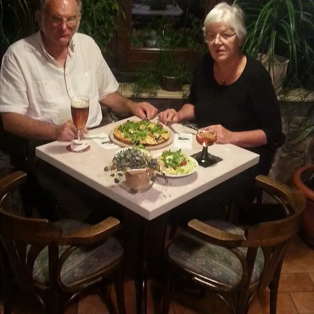Bowling Scheune & Pizzeria Heise Paar am Tisch